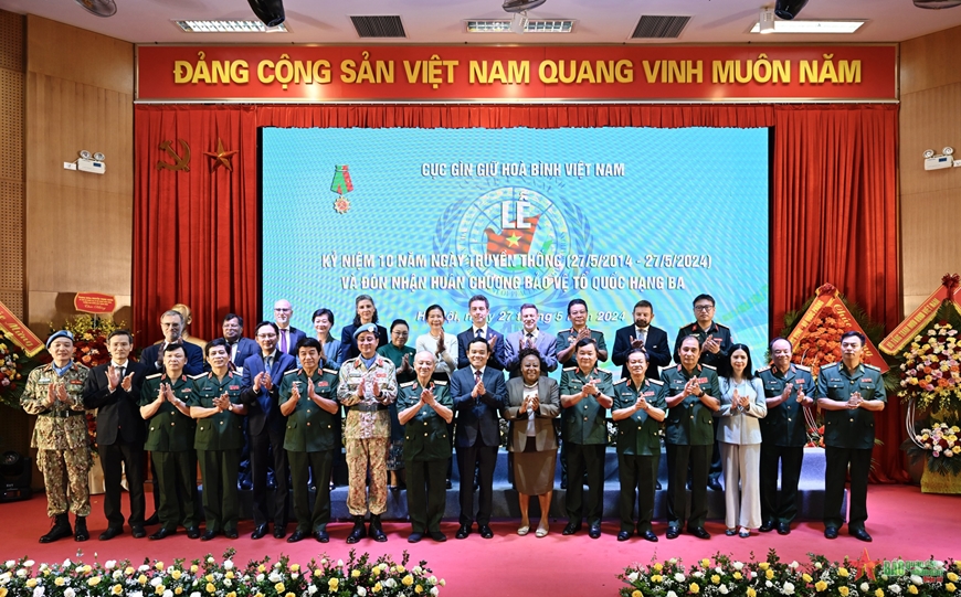 /UploadStore/admin/240527 Ky niem 10 nam VNPKO va nhan HCBVTQ hang 3/09.jpg